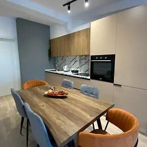 Brand New Apts Located At The City's Main Square-100 Mbs Wifi Durrës