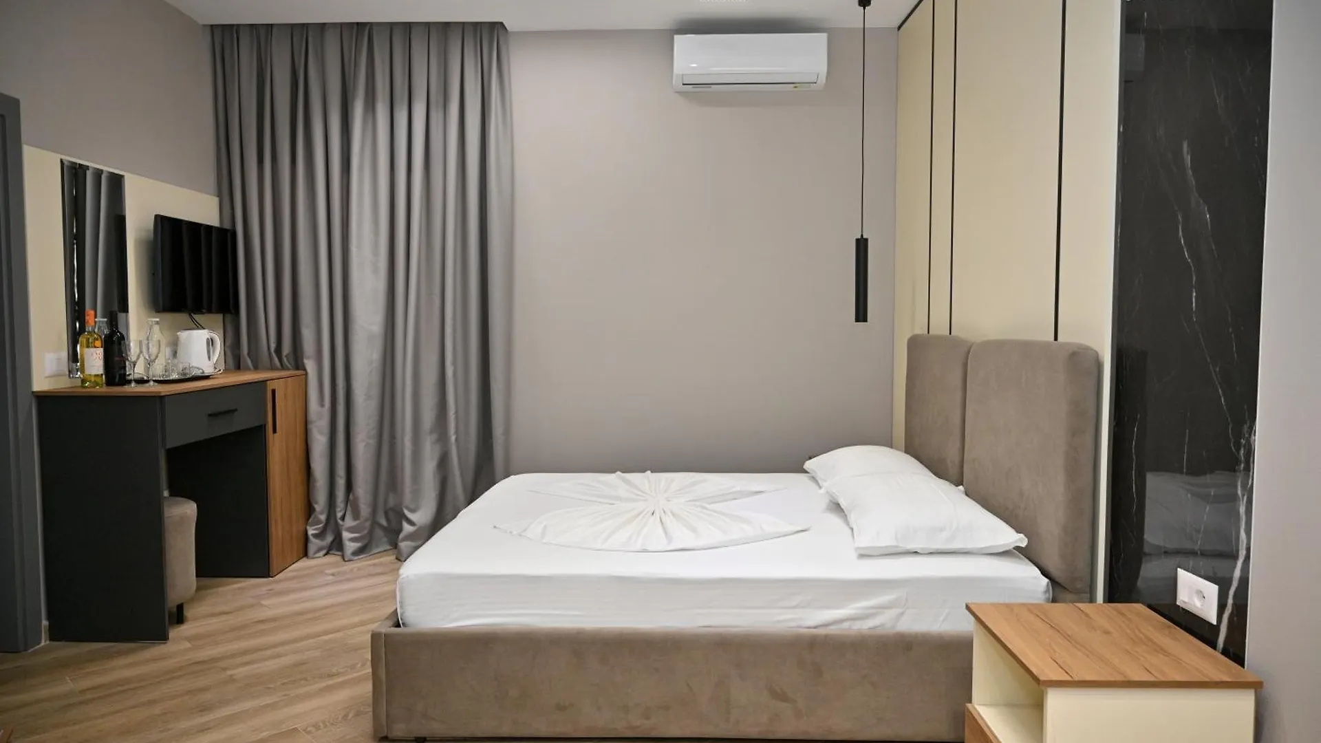 Monduro Hotel Durrës Homestay szállás