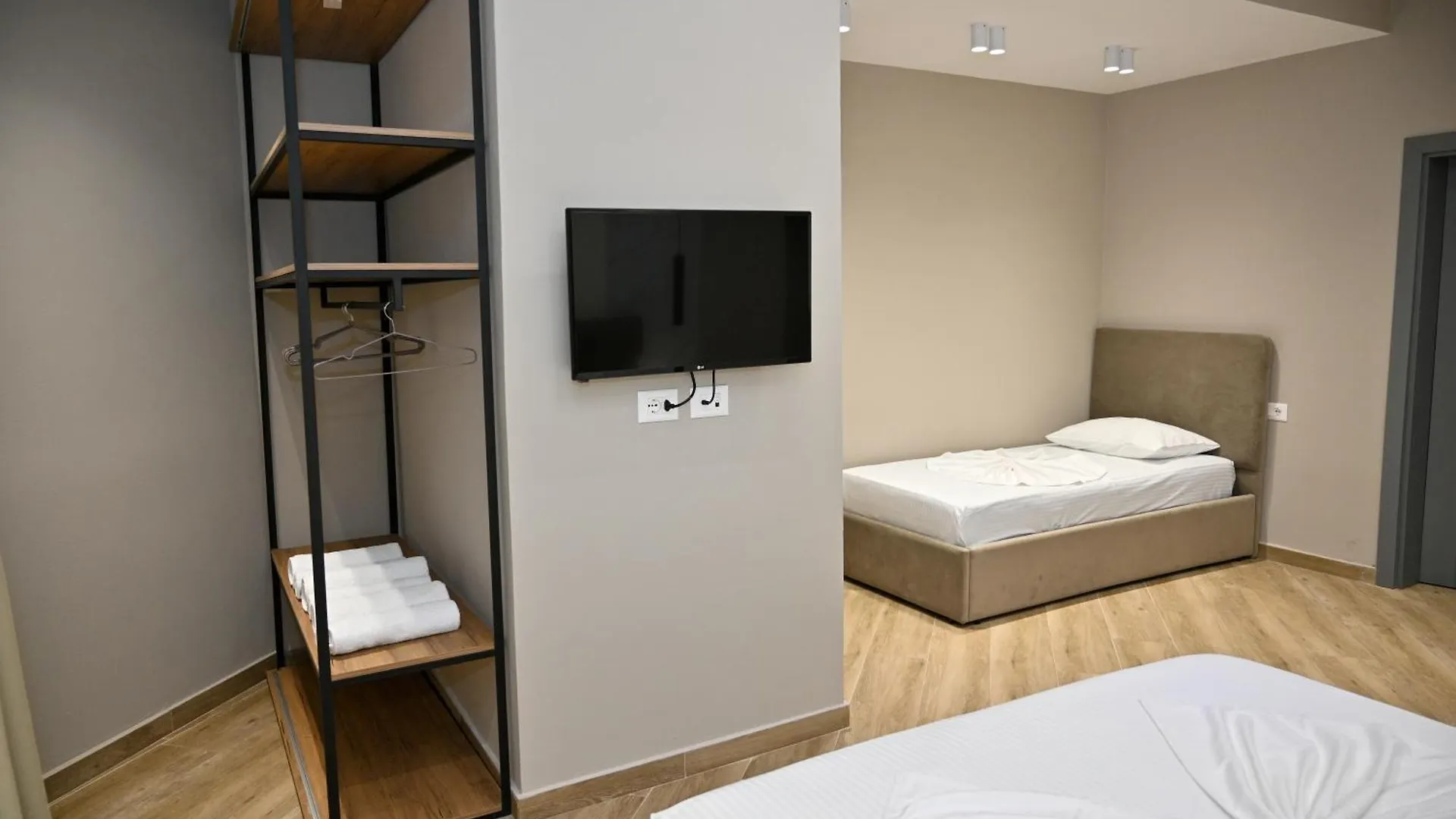 Monduro Hotel Durrës Homestay szállás