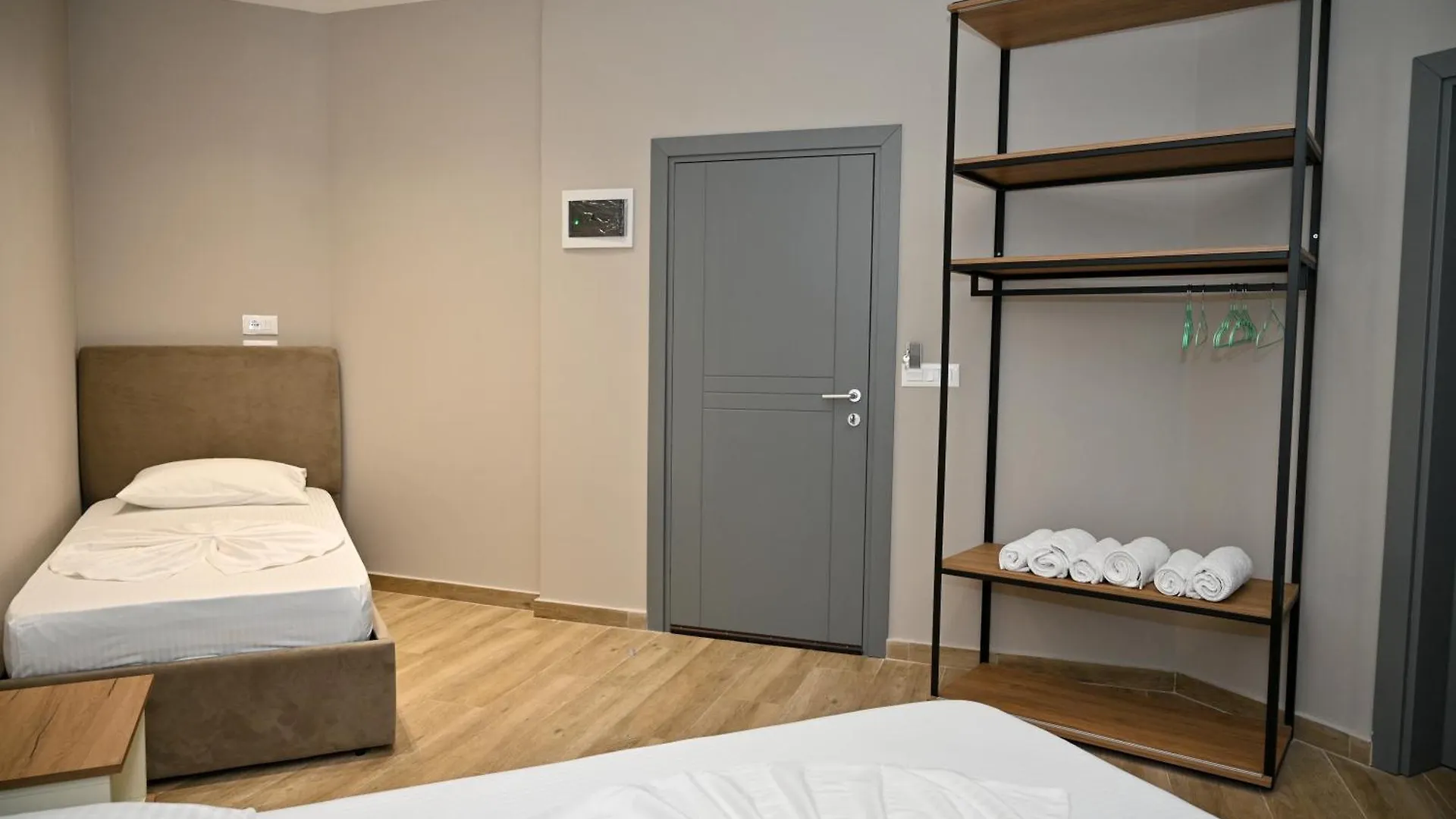 Monduro Hotel Durrës 阿尔巴尼亚