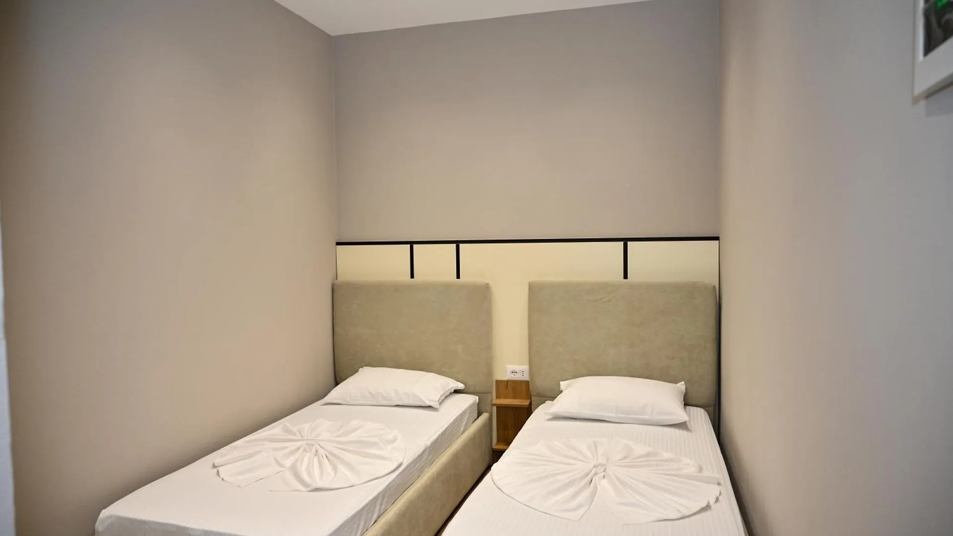 Monduro Hotel Durrës 阿尔巴尼亚
