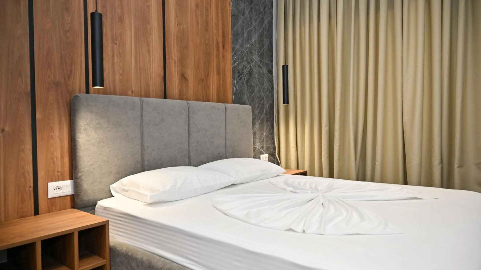Monduro Hotel Durrës 0*,  阿尔巴尼亚