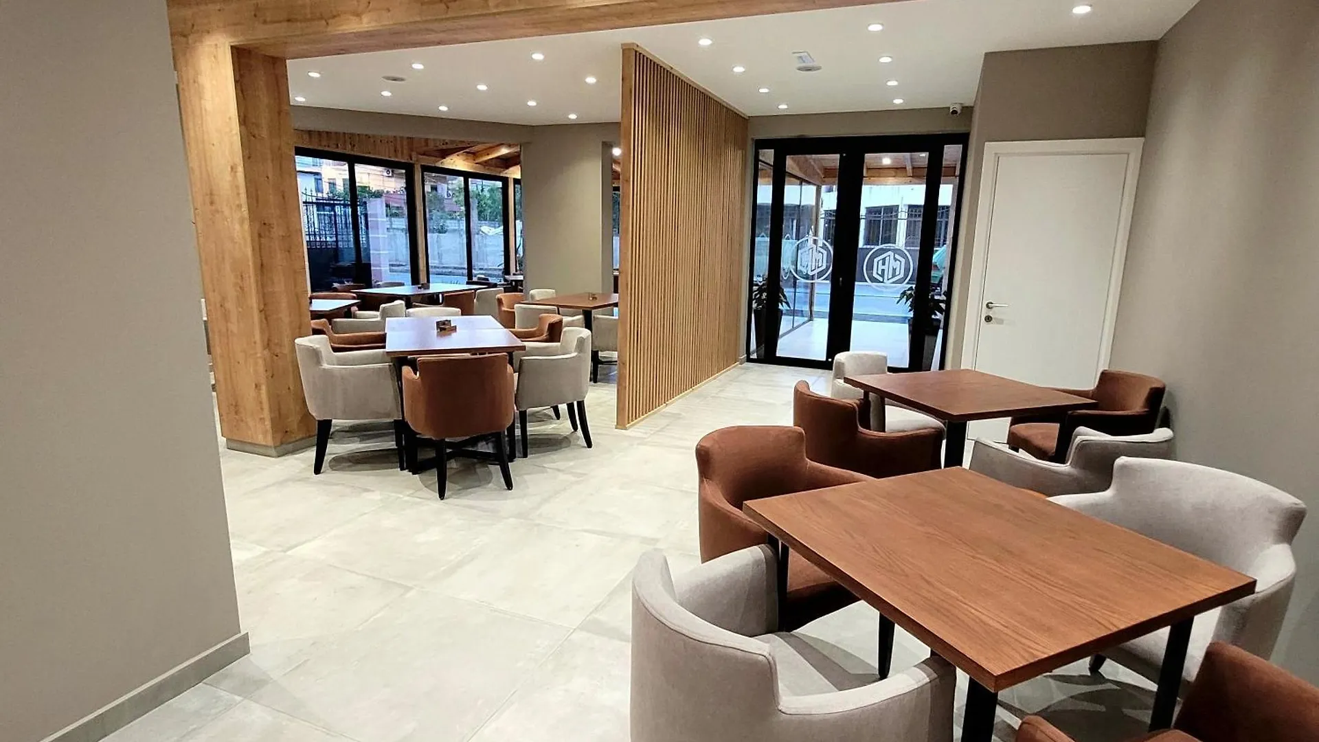 民宿 Monduro Hotel Durrës 阿尔巴尼亚